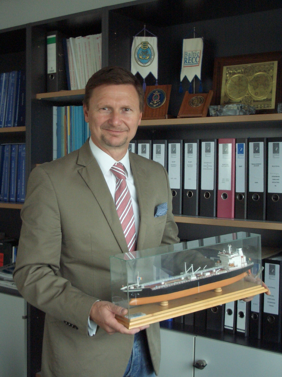 Dr Mathias Jonas​